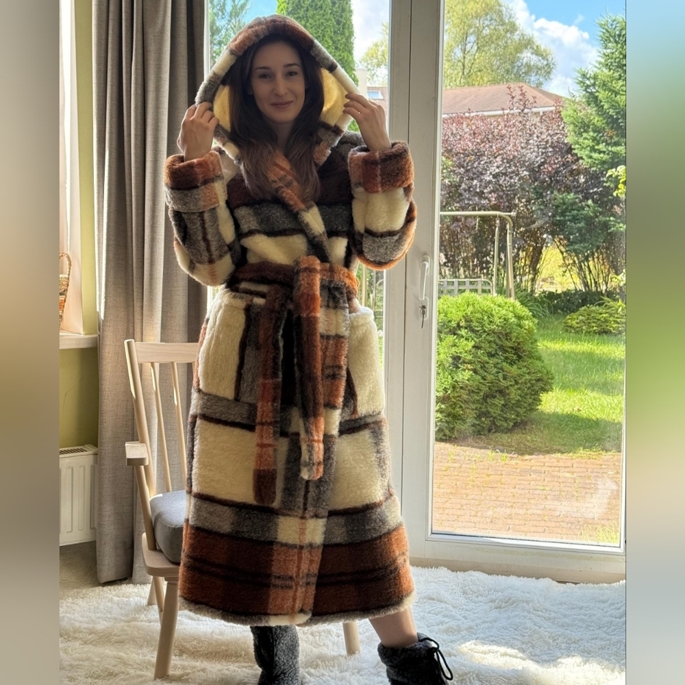 100% Merino Wool Bathrobe With Hood: Unisex Knit Dressing Gown